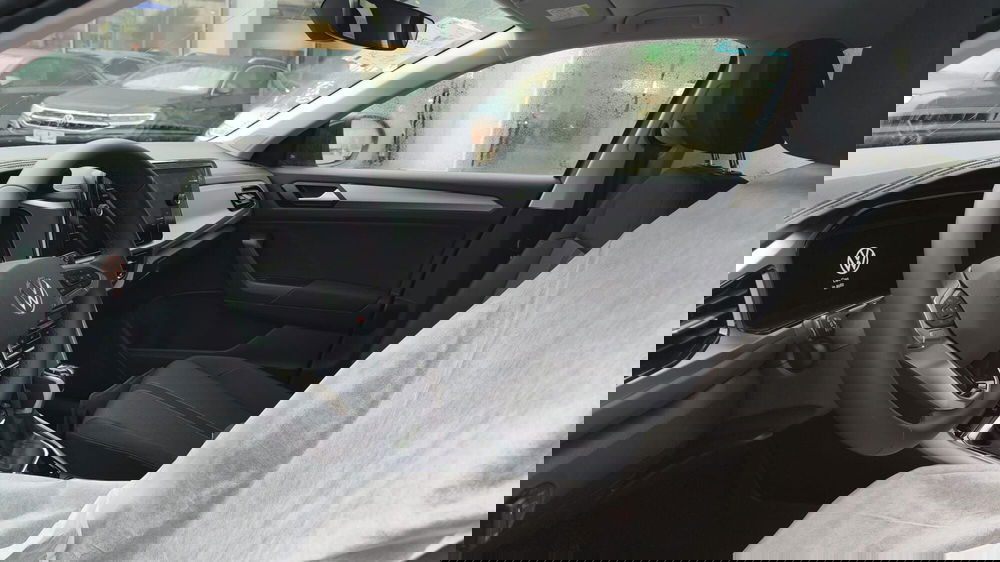 Volkswagen T-Roc nuova a Lecco (9)