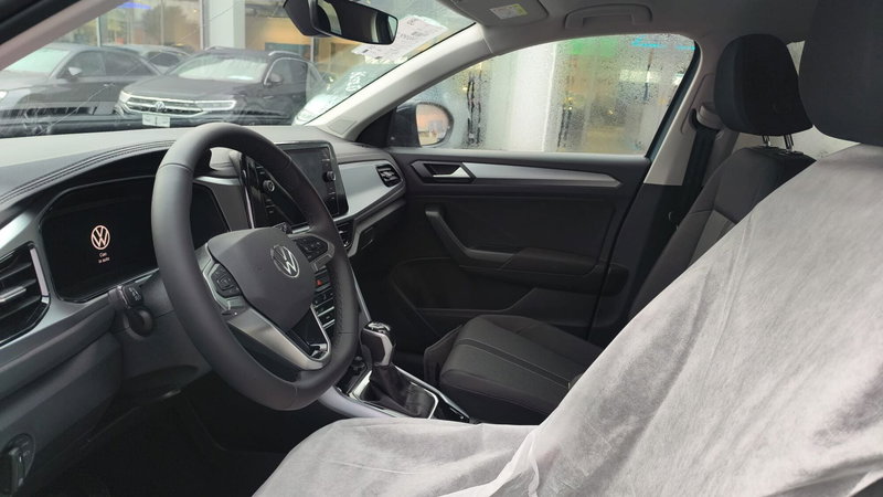 Volkswagen T-Roc nuova a Lecco (9)