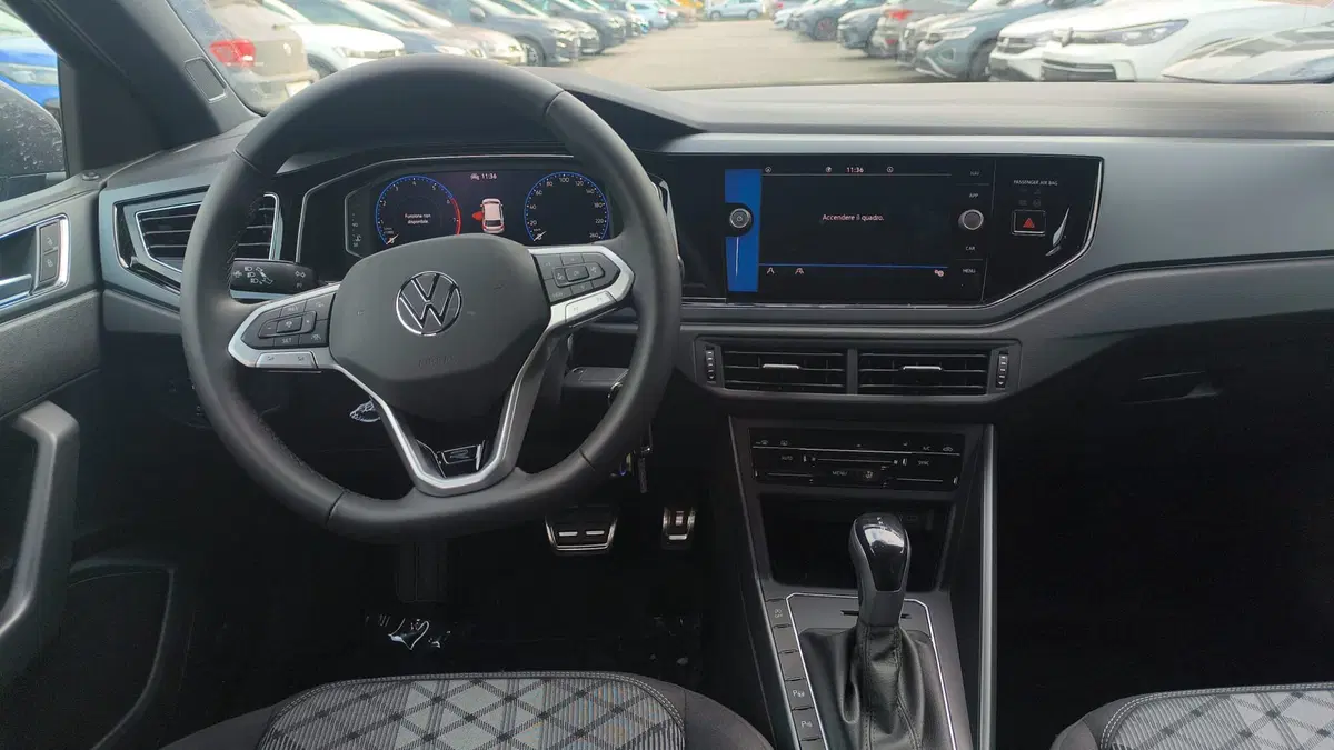 Volkswagen Polo nuova a Lecco (11)