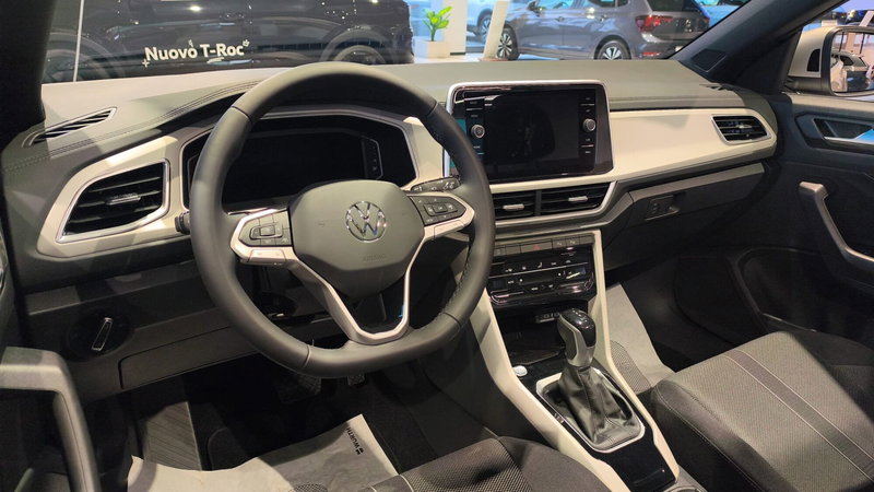 Volkswagen T-Roc Cabrio nuova a Lecco (6)