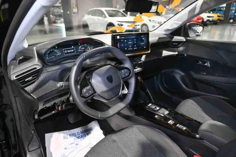 Peugeot 208 nuova a Torino (12)