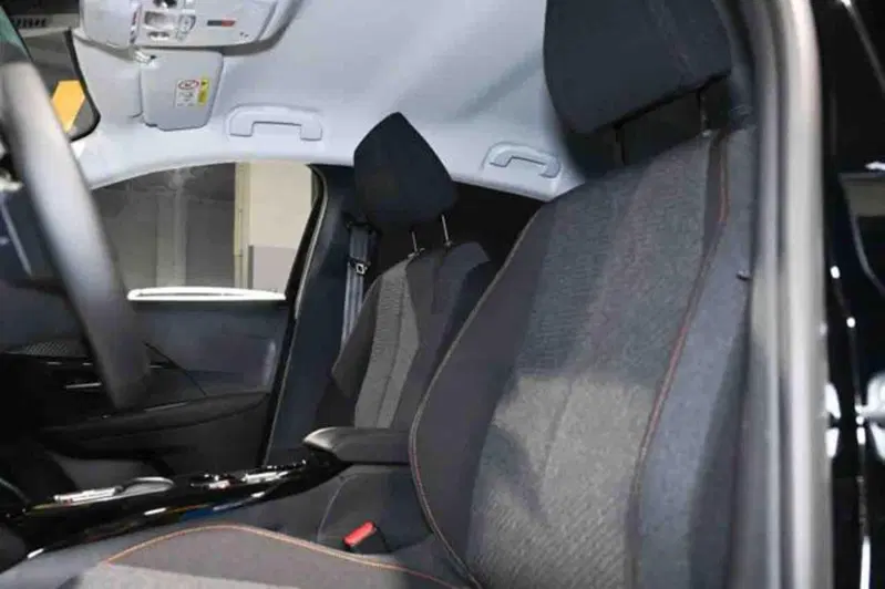 Peugeot 208 nuova a Torino (14)