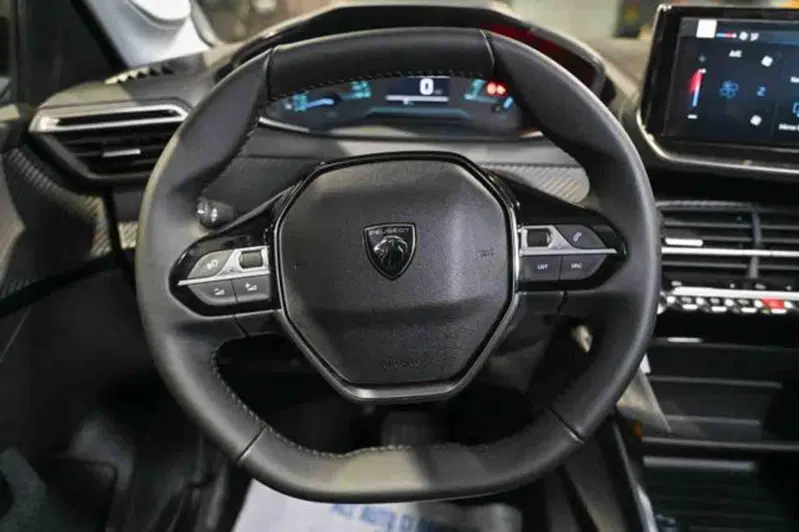 Peugeot 208 nuova a Torino (16)
