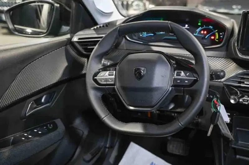Peugeot 208 nuova a Torino (20)