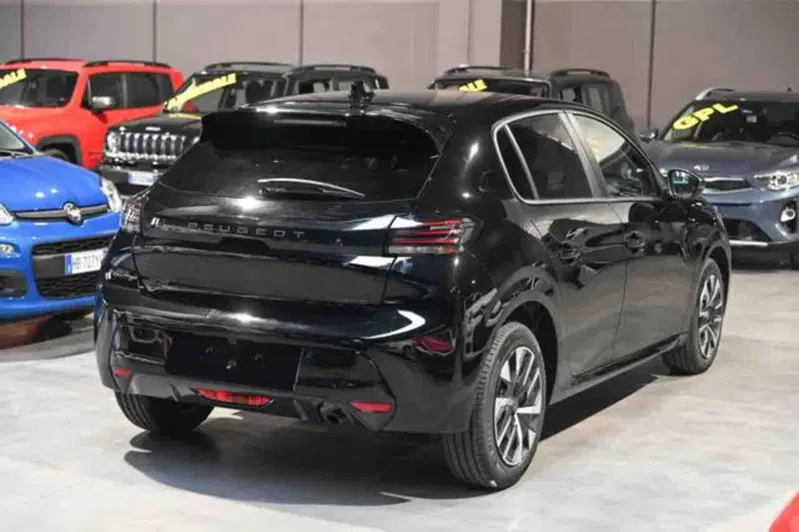 Peugeot 208 nuova a Torino (4)
