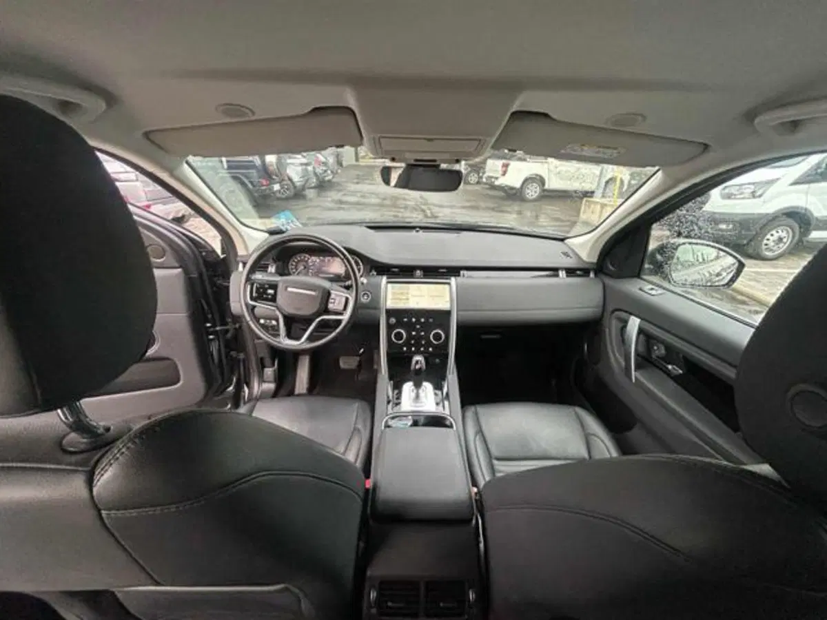 Land Rover Discovery Sport usata a Lucca (9)