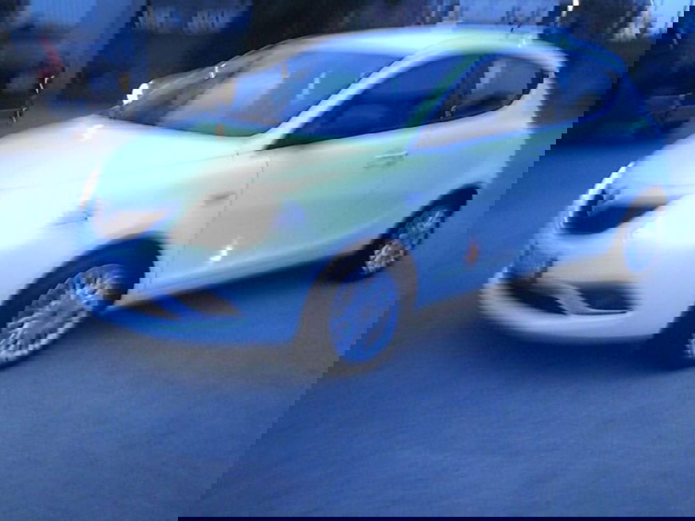 Lancia Ypsilon usata a Novara (2)