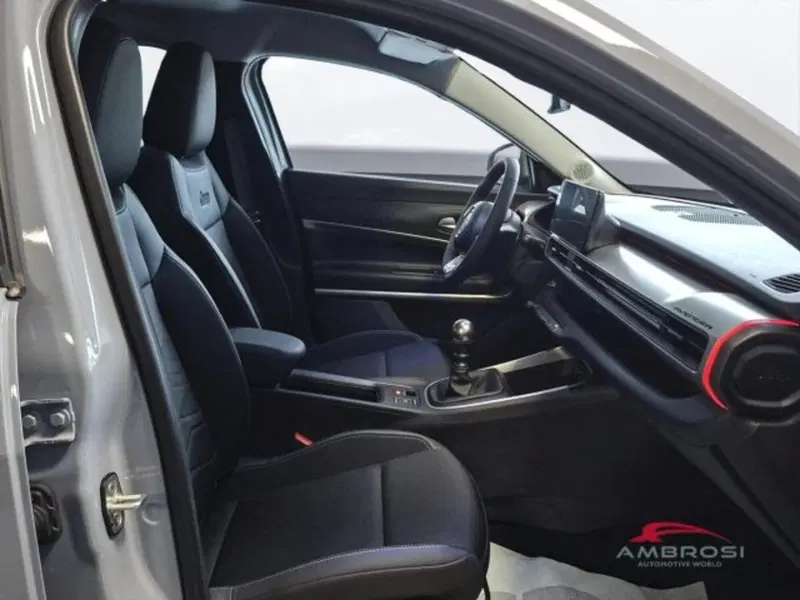 Jeep Avenger nuova a Perugia (12)