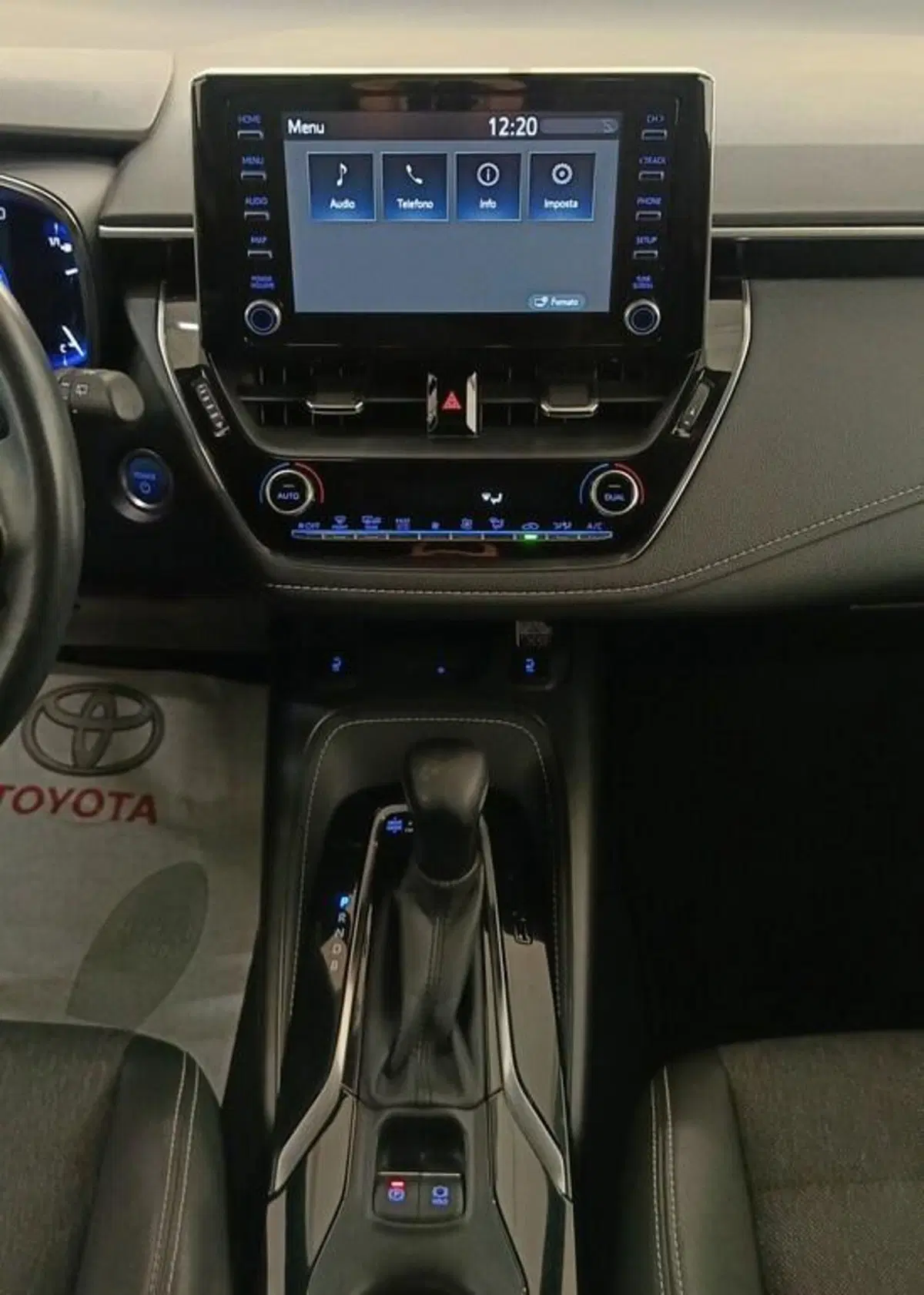 Toyota Corolla Touring Sports nuova a Monza e Brianza (12)