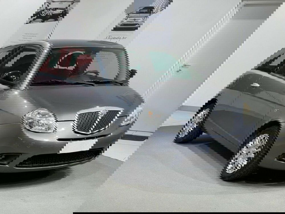 Lancia Ypsilon usata a Sondrio (7)