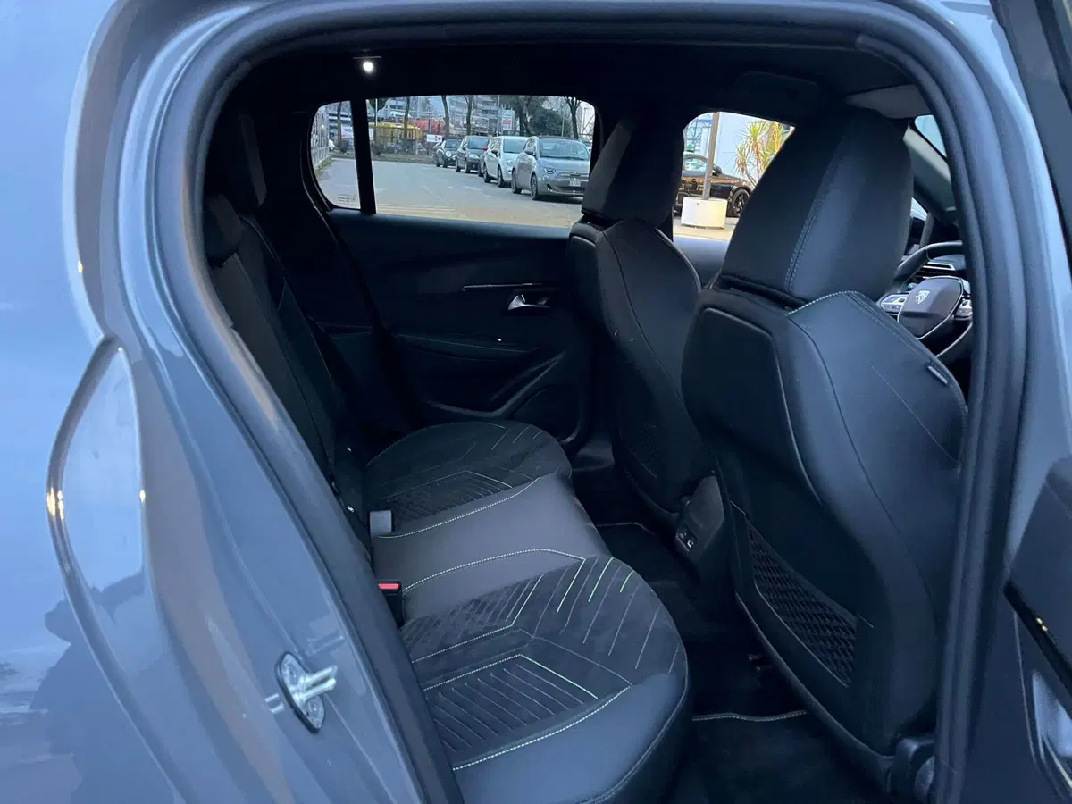 Peugeot 208 usata a Milano (17)