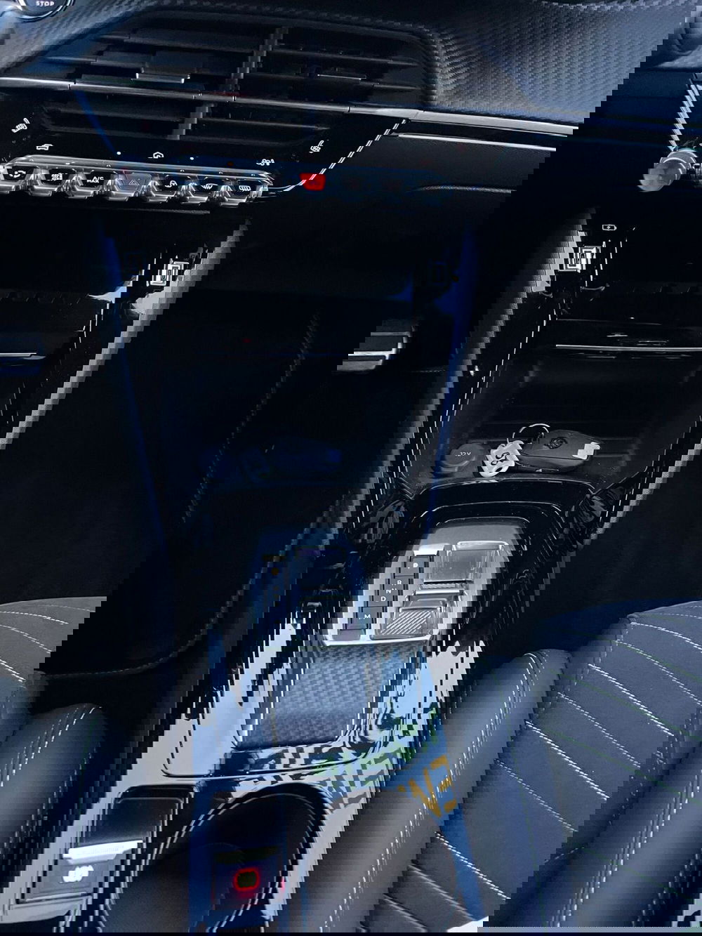 Peugeot 208 usata a Milano (20)