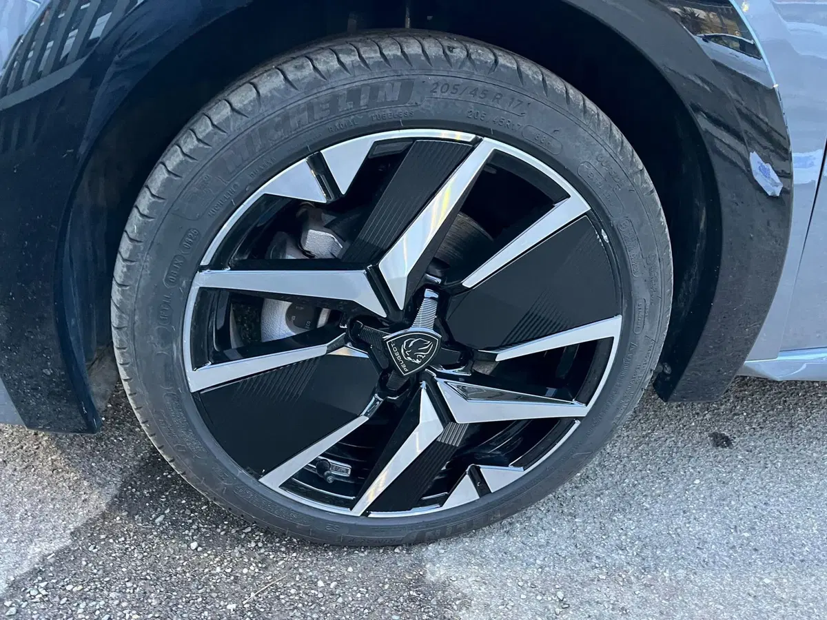 Peugeot 208 usata a Milano (7)