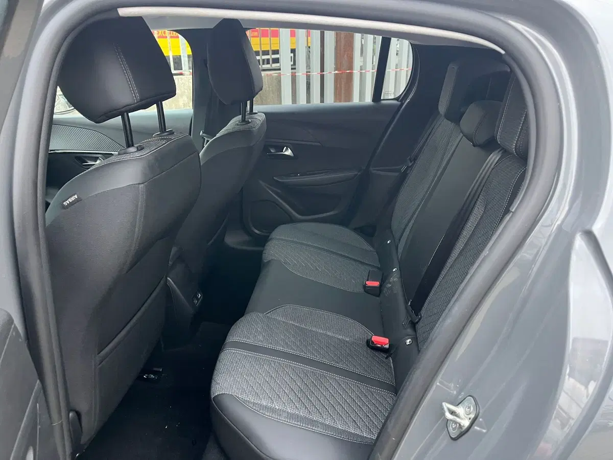 Peugeot 208 usata a Milano (15)
