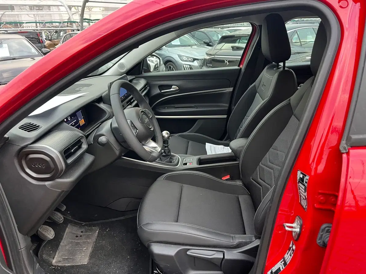 Jeep Avenger usata a Milano (13)
