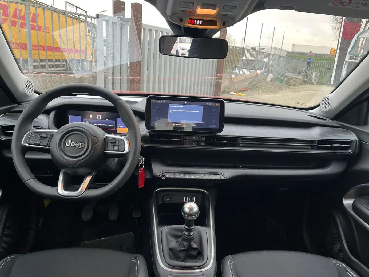 Jeep Avenger usata a Milano (17)