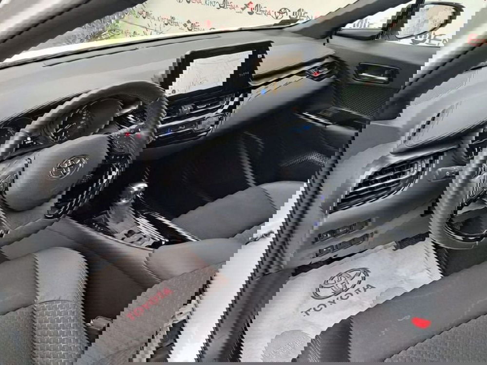 Toyota Toyota C-HR usata a Cagliari (12)