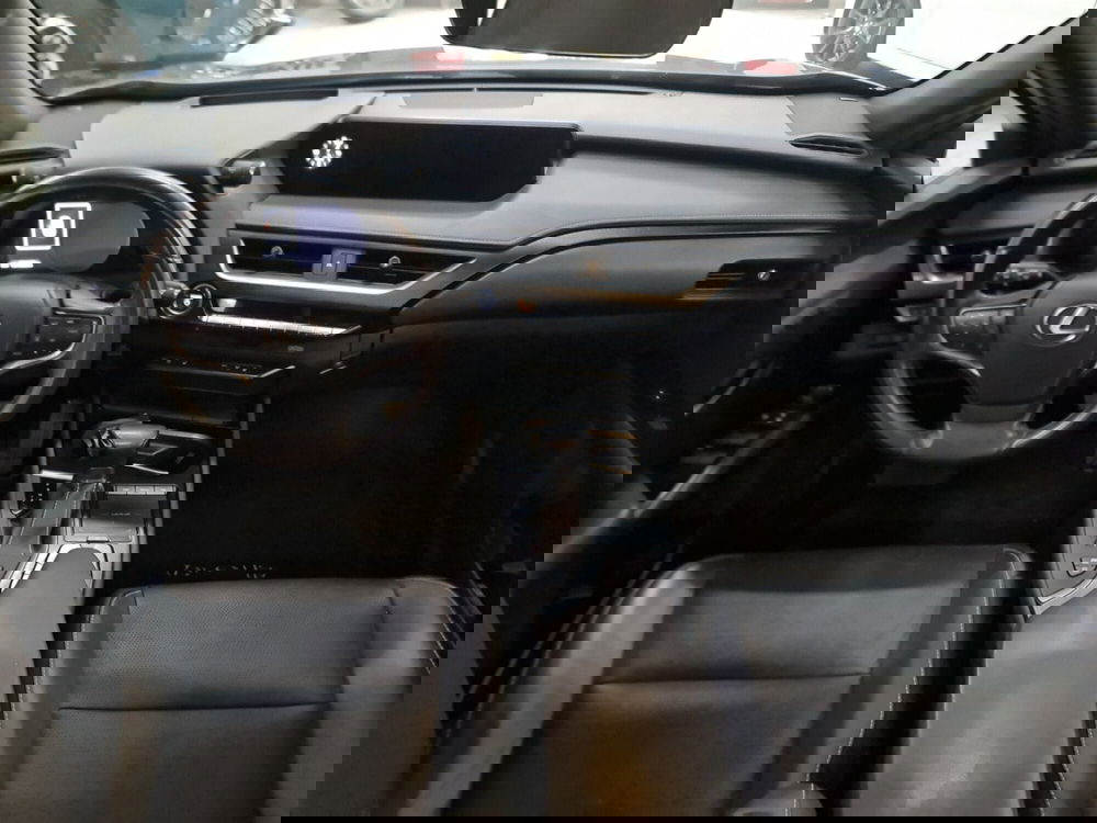 Lexus UX usata a Bologna (10)