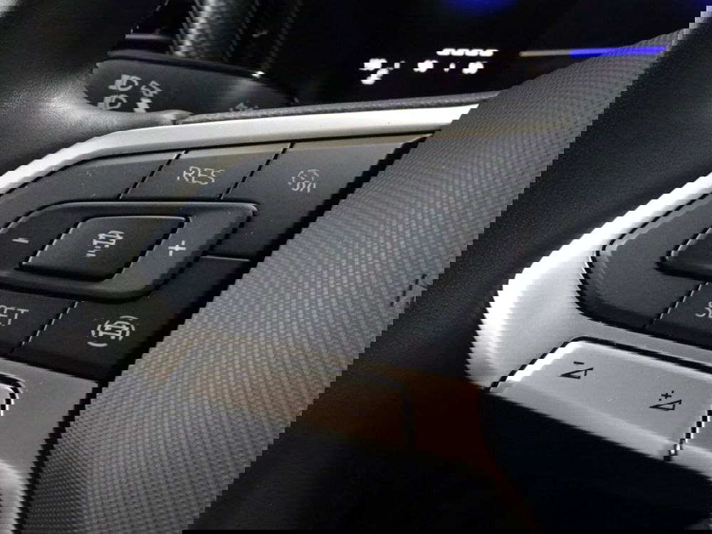 Volkswagen T-Cross usata a Como (9)