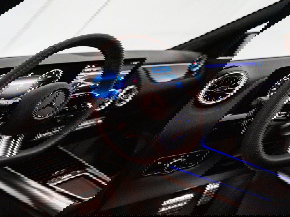 Mercedes-Benz GLA SUV nuova a Macerata (13)