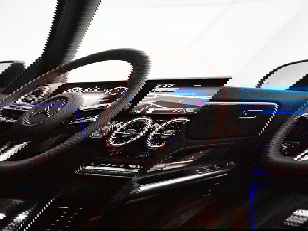 Mercedes-Benz GLA SUV nuova a Macerata (18)