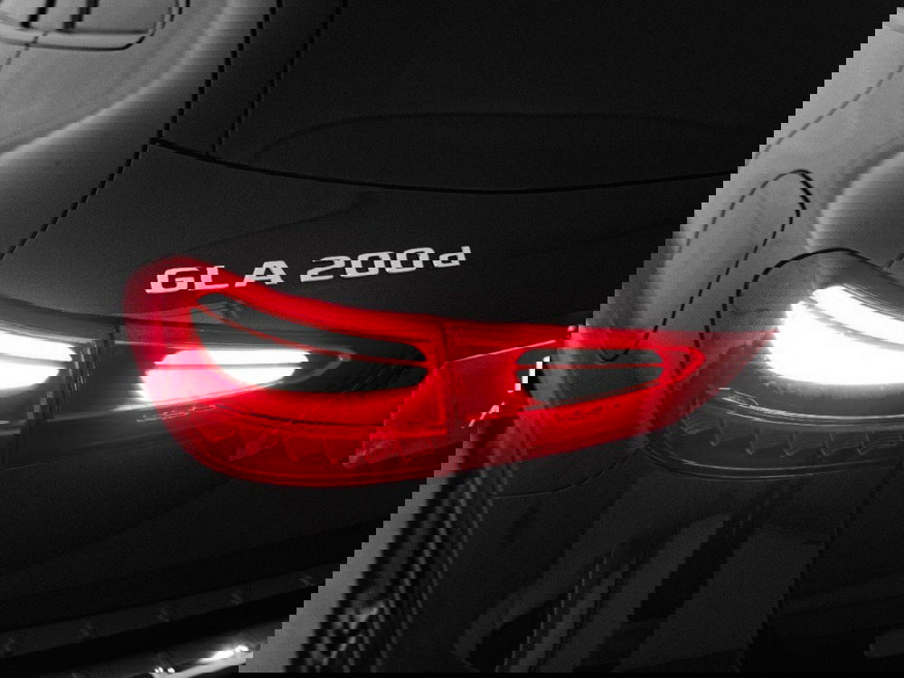 Mercedes-Benz GLA SUV nuova a Macerata (6)