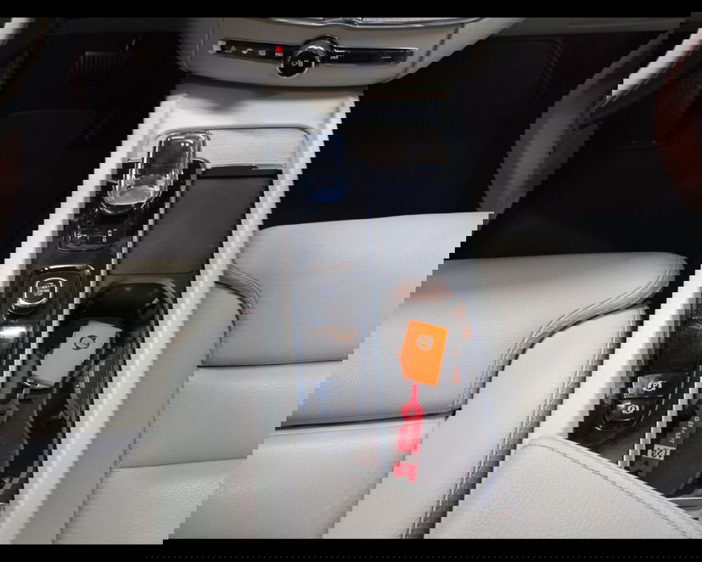 Volvo XC60 usata a Caserta (18)