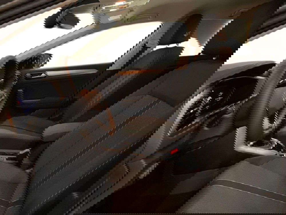 Volkswagen T-Roc nuova a Prato (9)