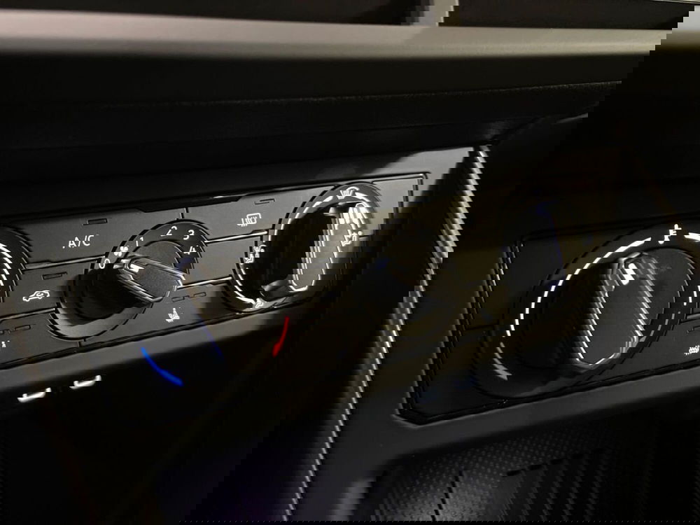 Volkswagen Polo nuova a Prato (15)