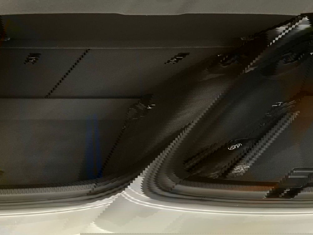 Volkswagen Polo nuova a Prato (8)