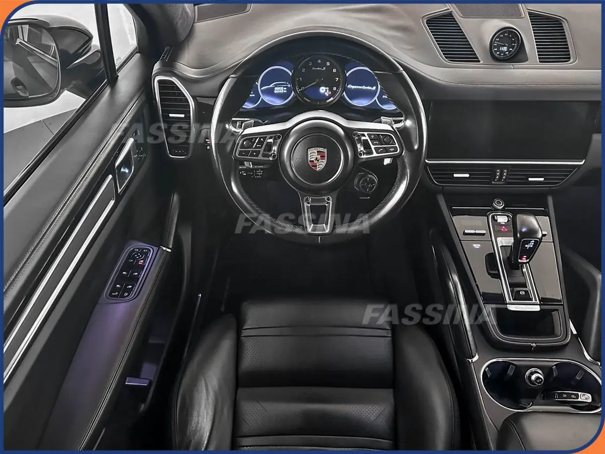 Porsche Cayenne usata a Milano (10)