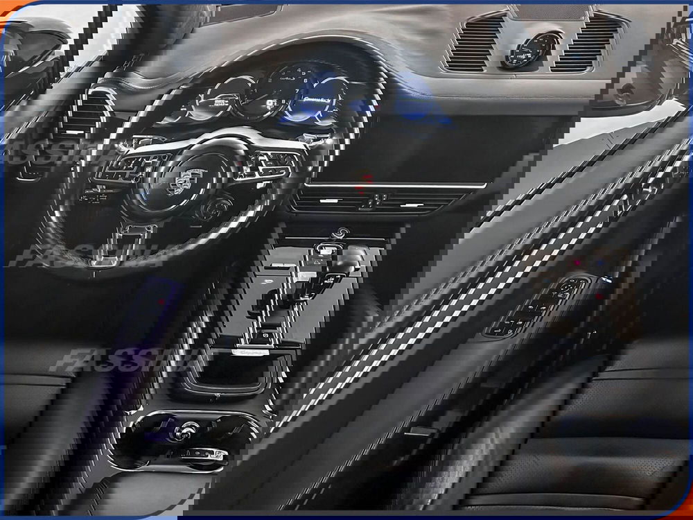 Porsche Cayenne usata a Milano (10)