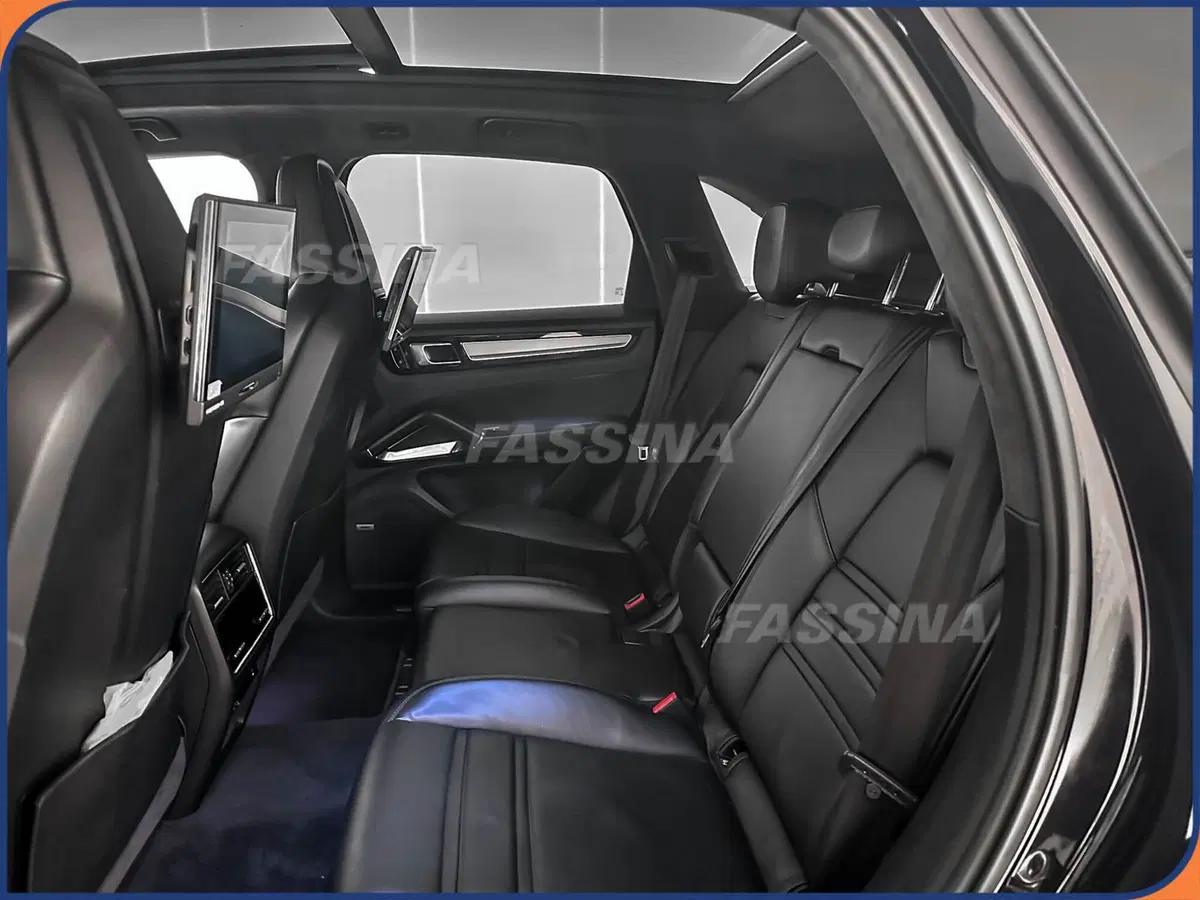 Porsche Cayenne usata a Milano (13)