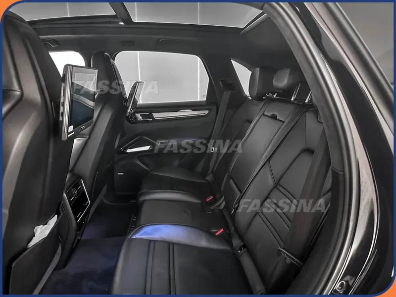 Porsche Cayenne usata a Milano (13)