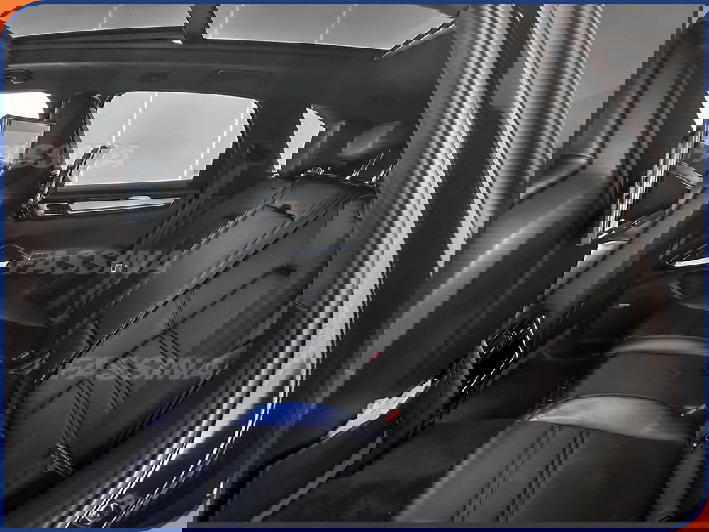 Porsche Cayenne usata a Milano (13)