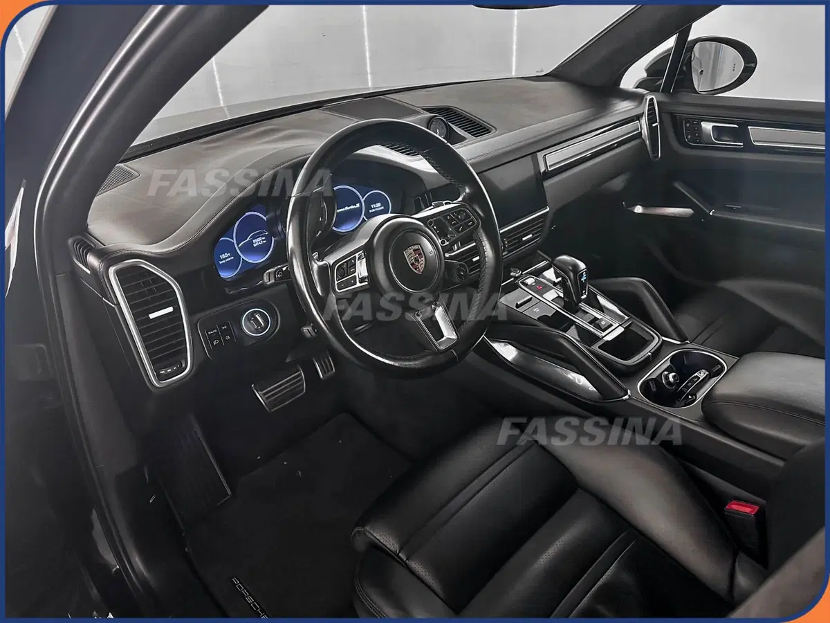 Porsche Cayenne usata a Milano (9)