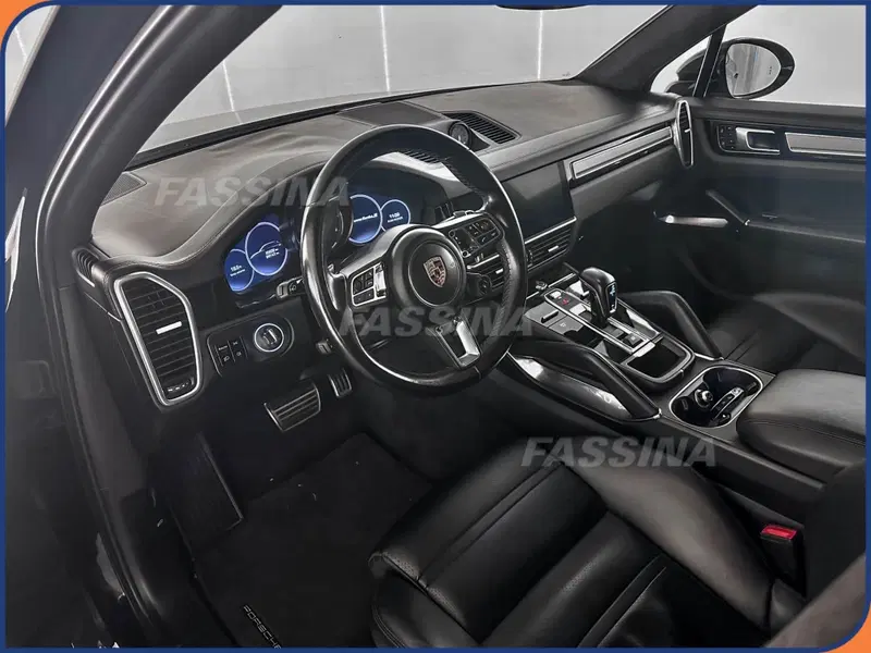 Porsche Cayenne usata a Milano (9)