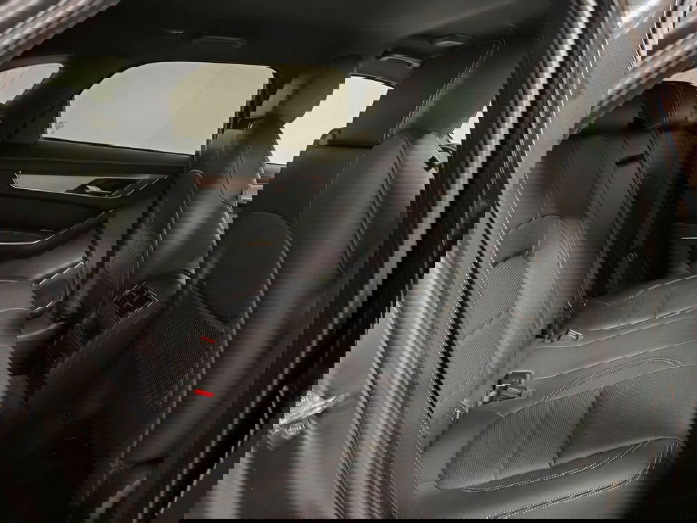 Jaguar F-Pace usata a Novara (5)