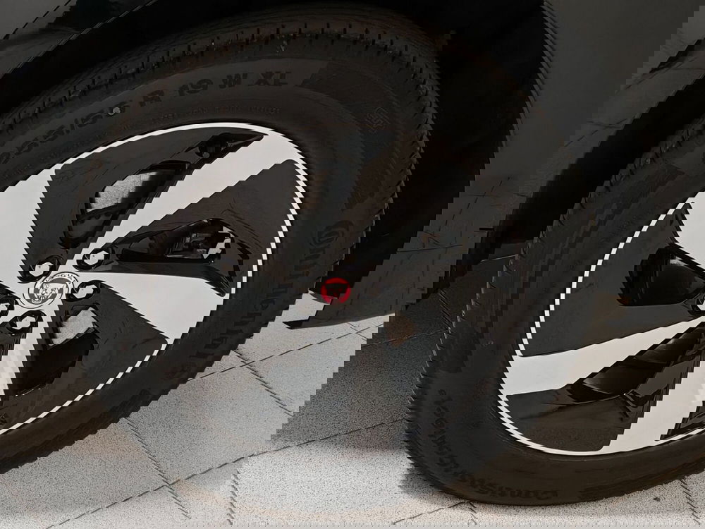 Jaguar F-Pace usata a Novara (9)