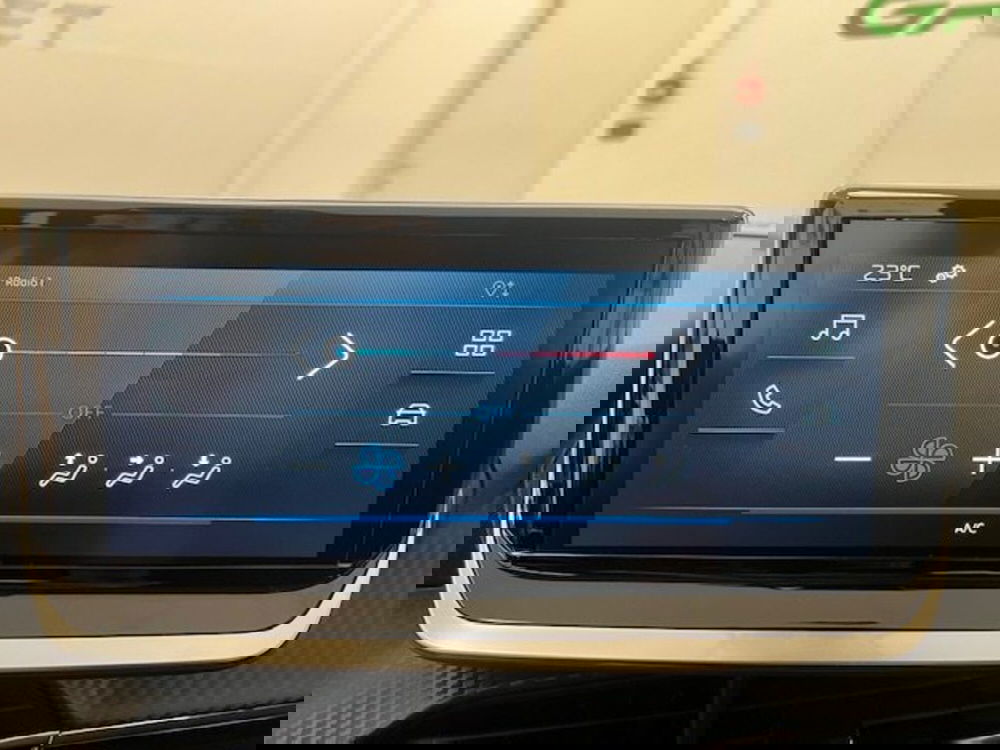 Peugeot 208 nuova a Savona (10)