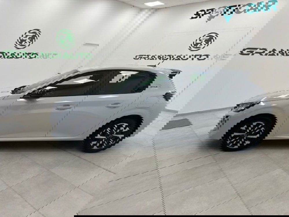 Peugeot 208 nuova a Savona (2)