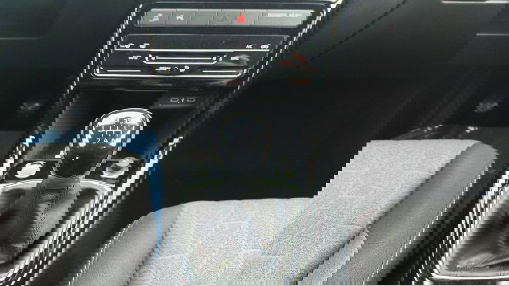 Volkswagen T-Cross nuova a Lecco (13)