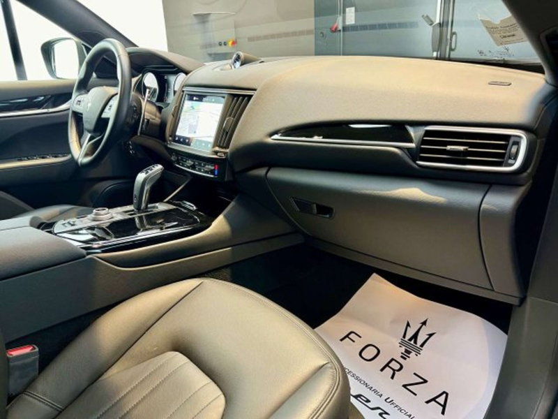 Maserati Levante usata a Torino (7)