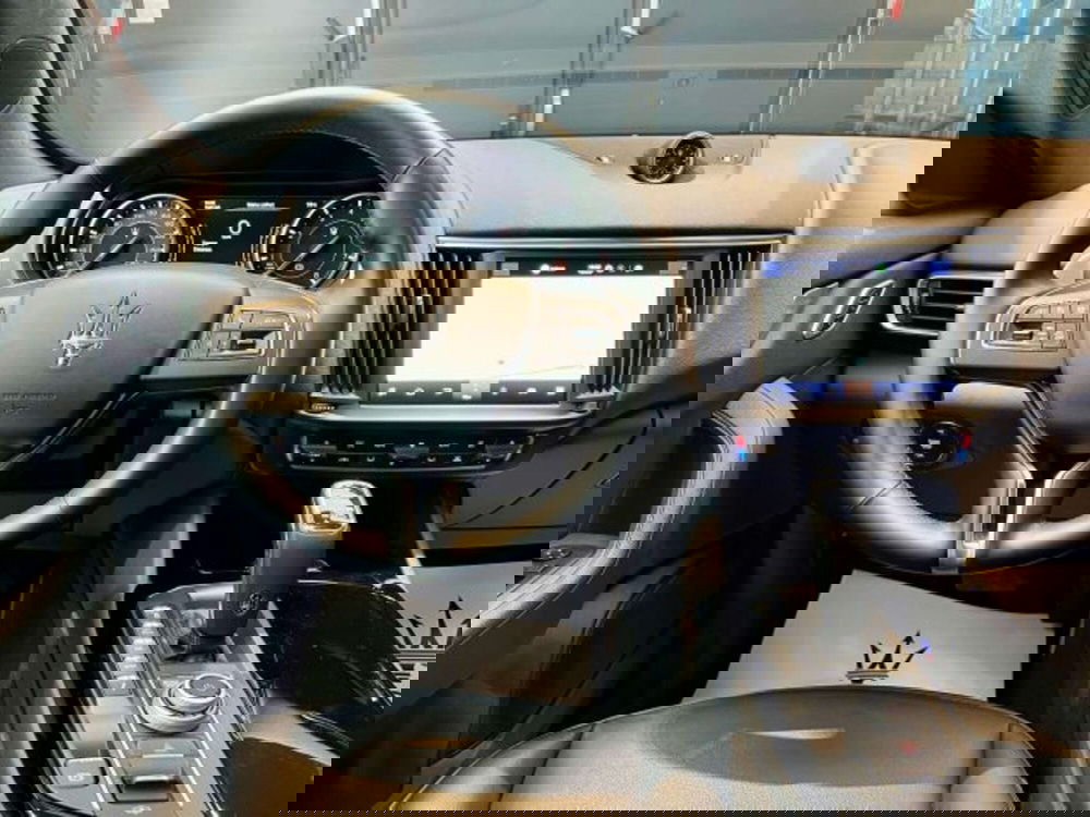 Maserati Levante usata a Torino (14)