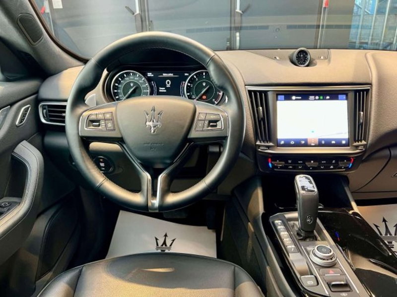 Maserati Levante usata a Torino (8)