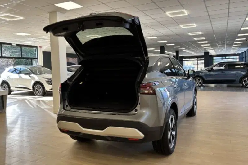 Nissan Qashqai usata a Latina (7)