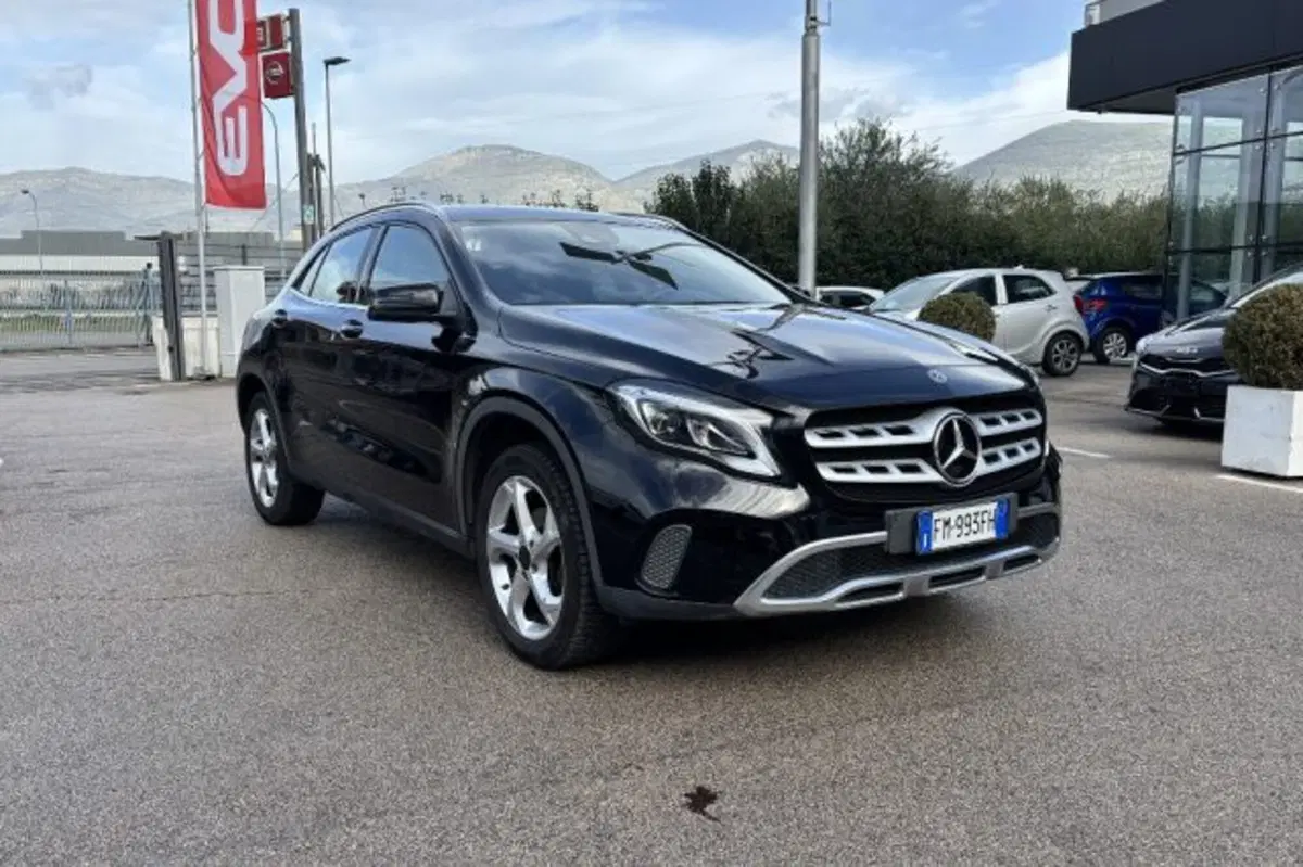 Mercedes-Benz GLA SUV usata a Latina