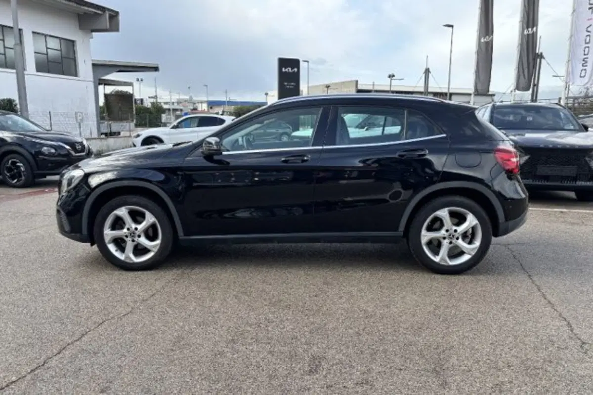 Mercedes-Benz GLA SUV usata a Latina (4)