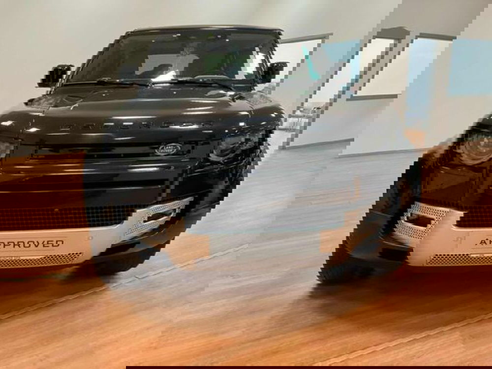 Land Rover Defender usata a Lucca (2)