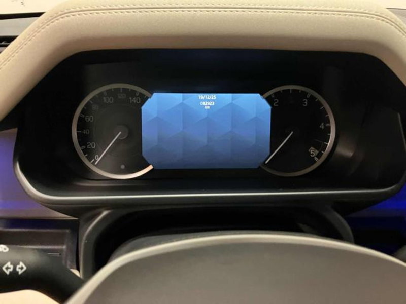 Land Rover Defender usata a Lucca (7)